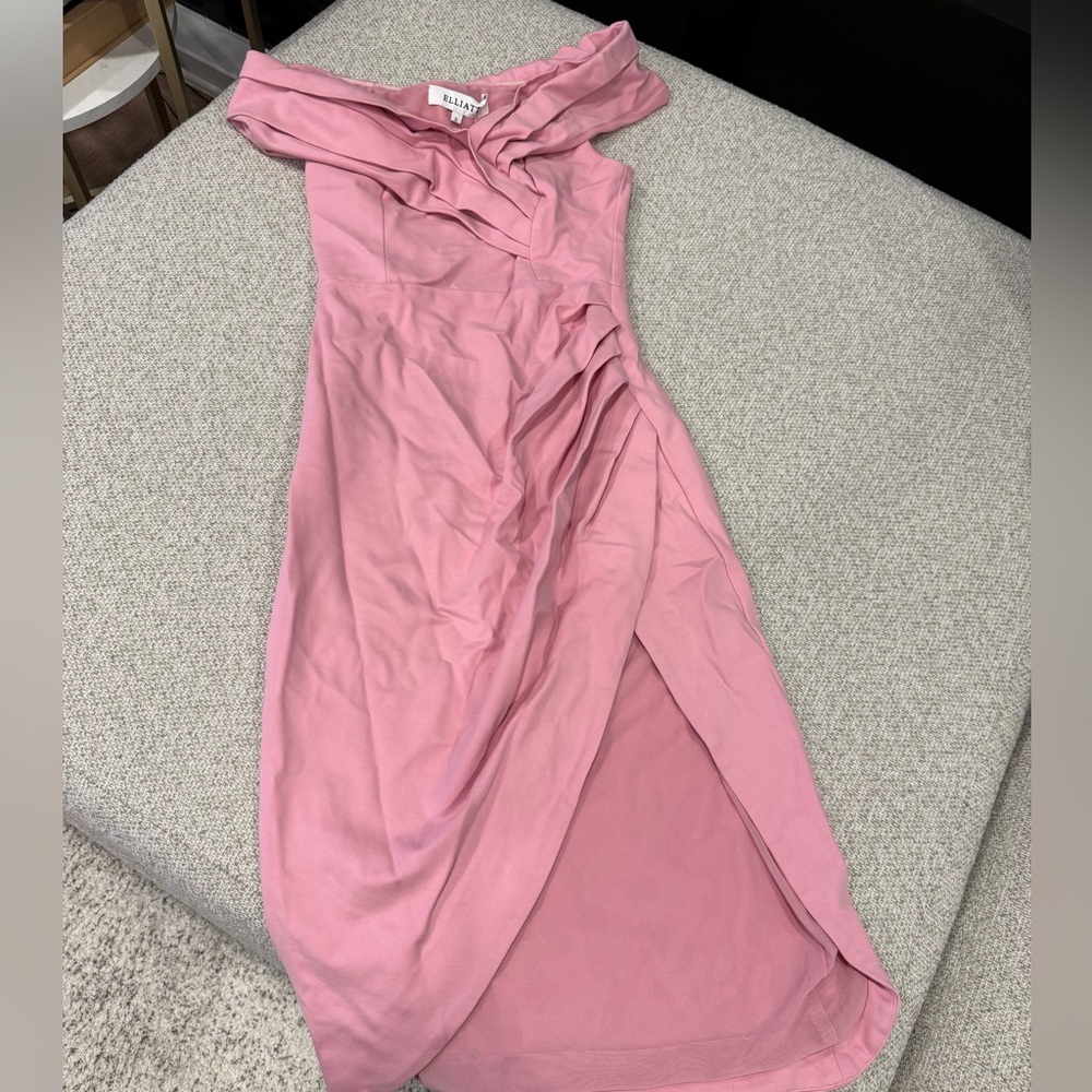 Elliatt Off Shoulder Midi Pink Asymmetrical Dress